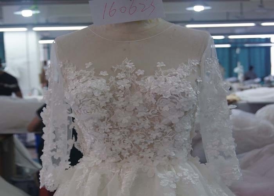 3D Appliques Luxury Lace Female Wedding Dress For Ladies OEM Customized Size