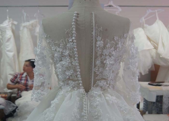 3D Appliques Luxury Lace Female Wedding Dress For Ladies OEM Customized Size