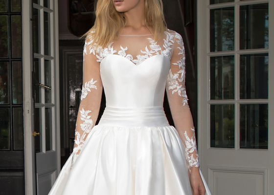 Modest Long Sleeve Wedding Dresses Turkey Scoop Satin Appliqued A-line Bridal Gown