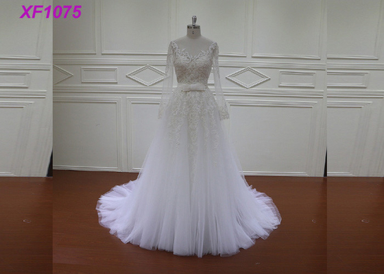 O vestido de casamento deixado cair de musselina da cintura/Handcraft o vestido de casamento do Applique do laço