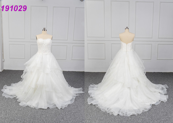 Laço do marfim que perla a parte traseira do zíper do vestido de casamento do estilo do vestido de bola do tule mais o tamanho